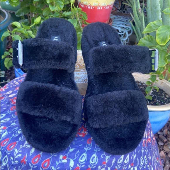 ❤️ UGG Fuzz Yeah Plush Black Slides / Slippers / Sandals ❤️ - Picture 6 of 13